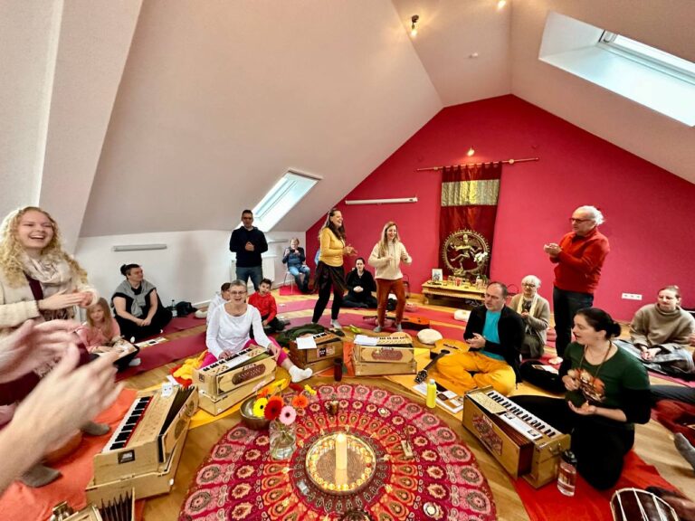 Mantrayoga-Ausblidung-Harmonium-Kurs-Speyer.jpg